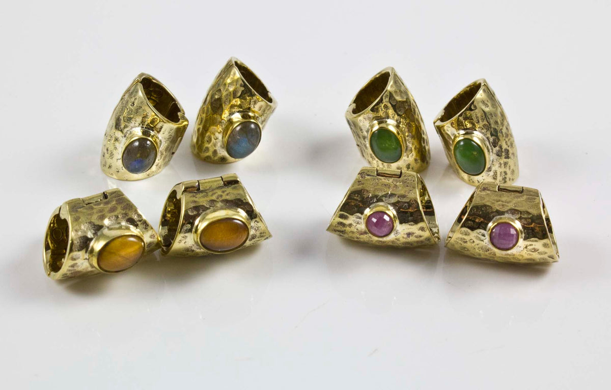 Lobe Clickers in brass and silver material