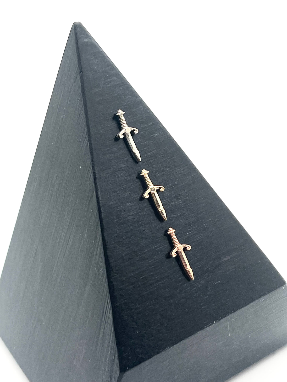 14k Dagger Threadless Gold End
